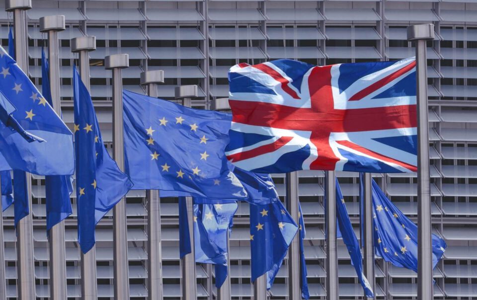 Flagi UE i UK